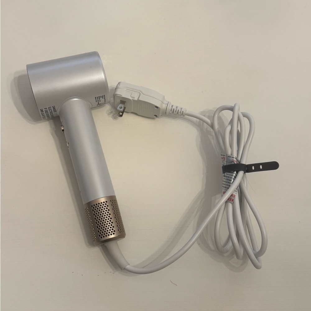 White tideway pro model mo1 blow dryer
